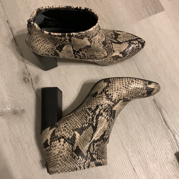 Franco Sarto Kortney Block‎ Heel Stretch Ankle Booties. Size 8 M snake print - Picture 7 of 9